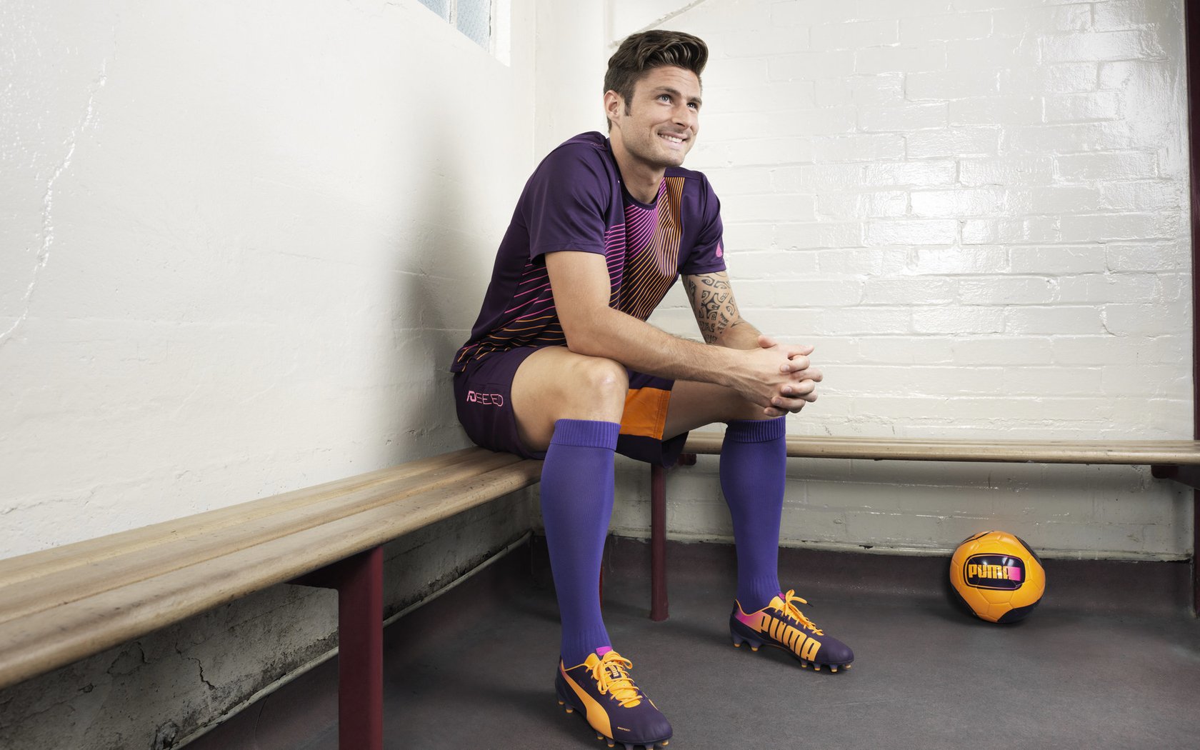 开云体育官方入口-战术大战：教练PK看谁更胜一筹，教练布置战术